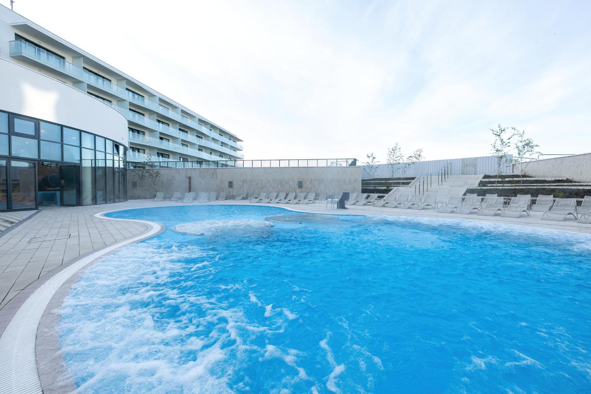 Family Apartment With Gym And Swimming Pool By Renters Prestige Kolobrzeg Ngoại thất bức ảnh